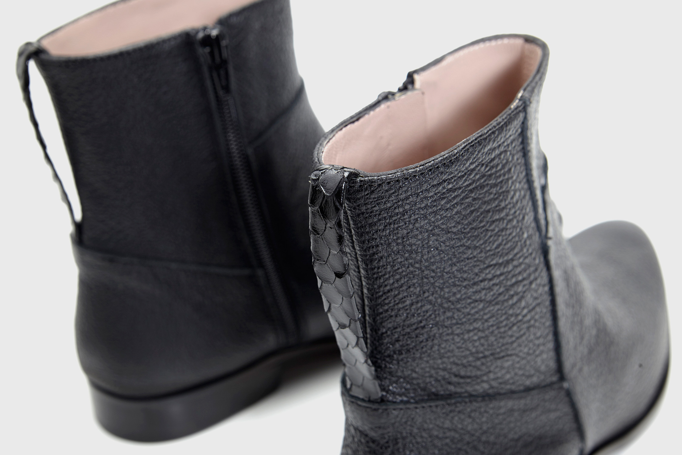 Dorotea botín plano Emily negra fw17 detalle