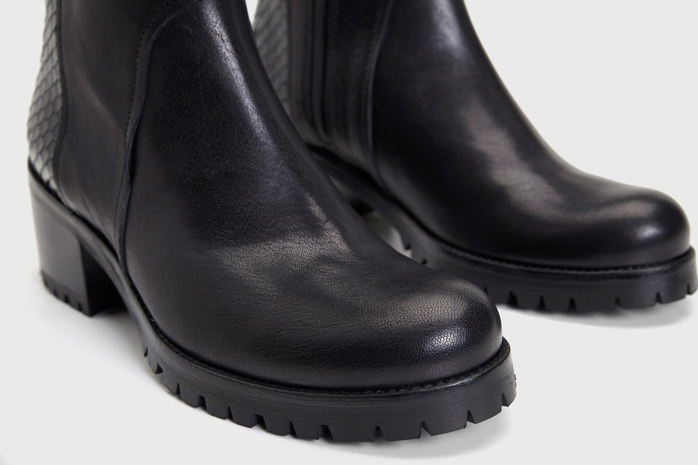 Dorotea botín Elena negro dentado fw18 detalle