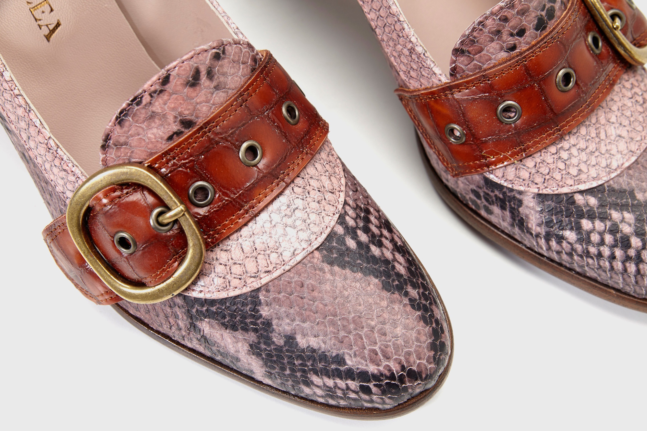 Dorotea zapato salon Juliette fw17 pitone rosa detalle
